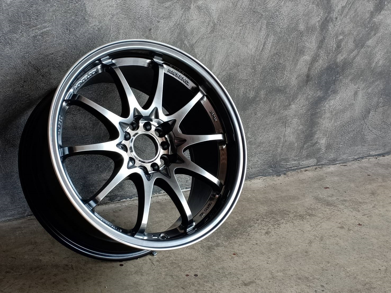 TKRC28 17X8.5 10X100/114.3 35 73.1 LCP/HYPER BLACK
