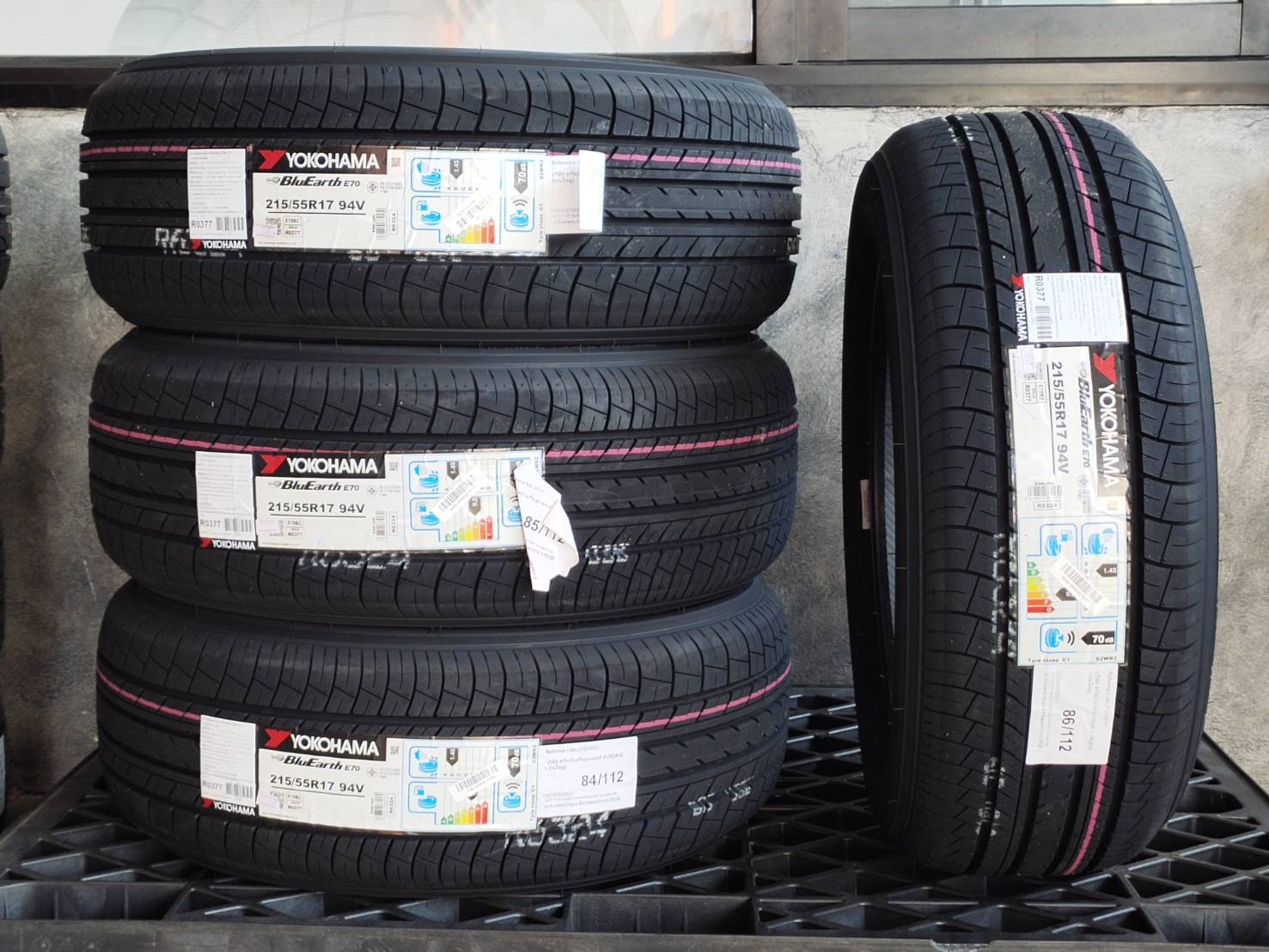 YOKOHAMA 215/55R17 94V E70BZ