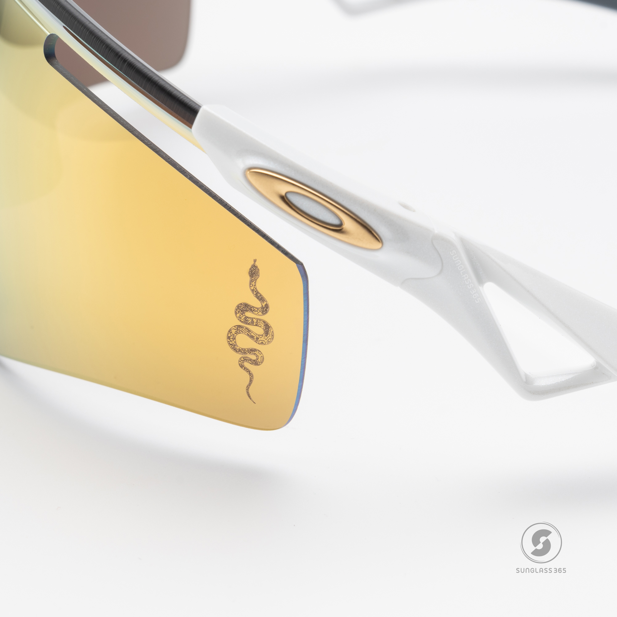 OAKLEY QNTM KATO OO9481D-07 Polished White Prizm 24K