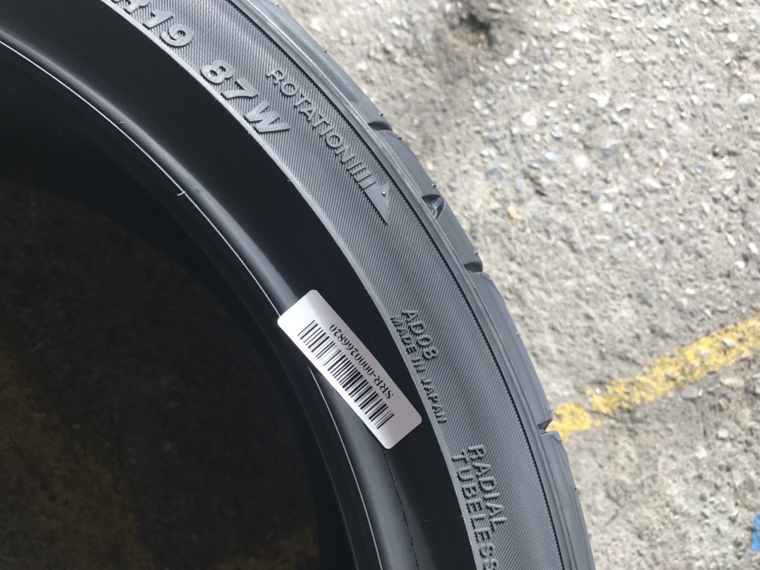 YOKOHAMA AD08R 235-35-19 ปี 18