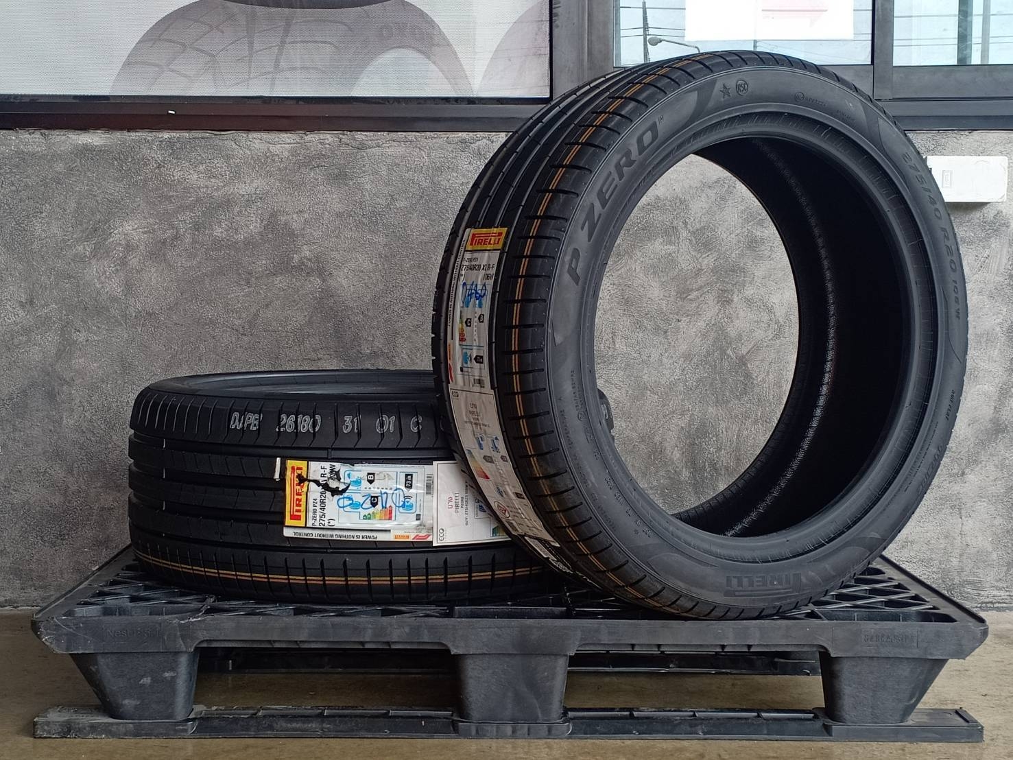 PIRELLI P ZERO PZ4 R-F (*) (RUNFLAT) 275/40R20 ปี20 MADE IN MAXICO