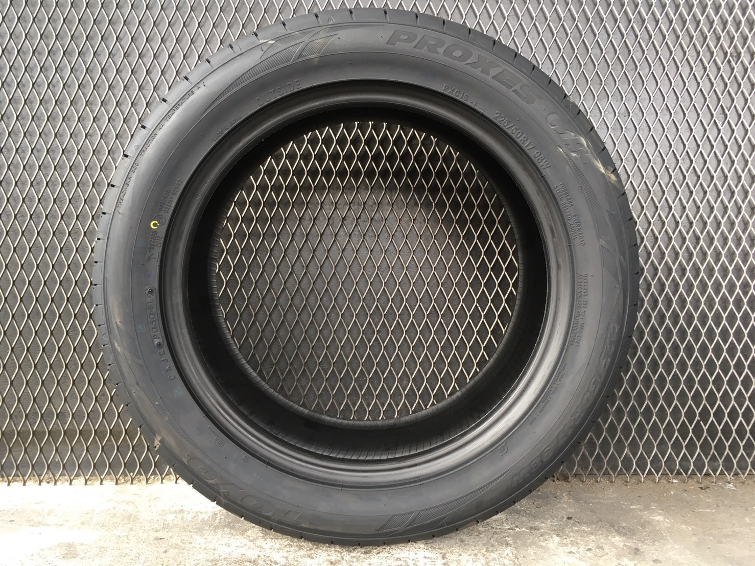 ยางใหม่ปี19 TOYO C1S 225/50-17 ราคาถูก