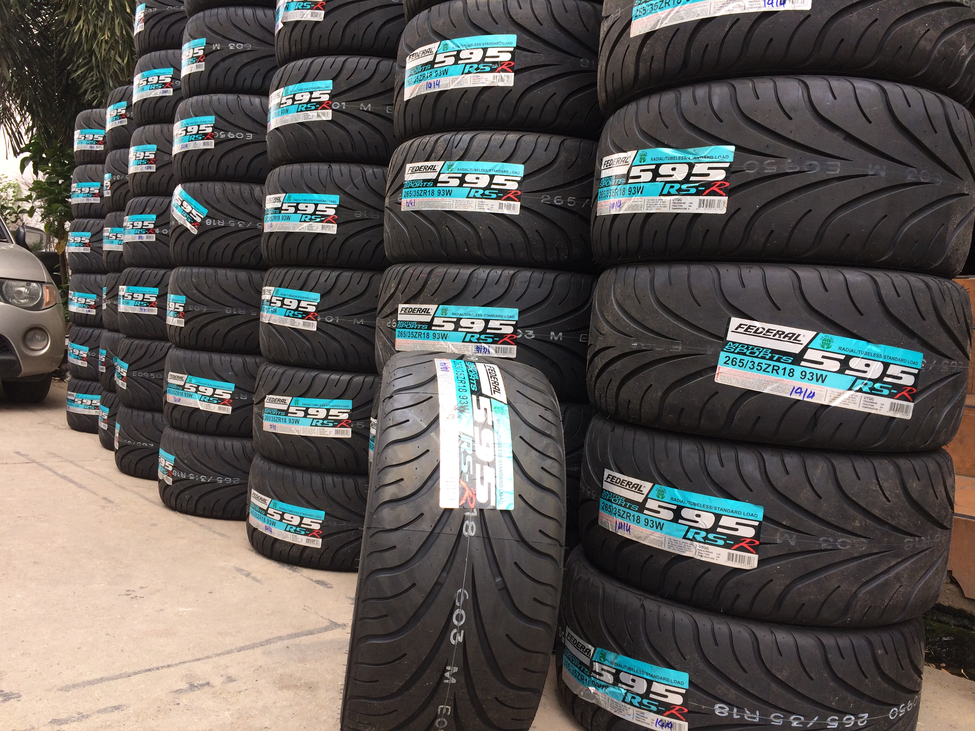 FEDERAL 595 RS-R 285/30R18