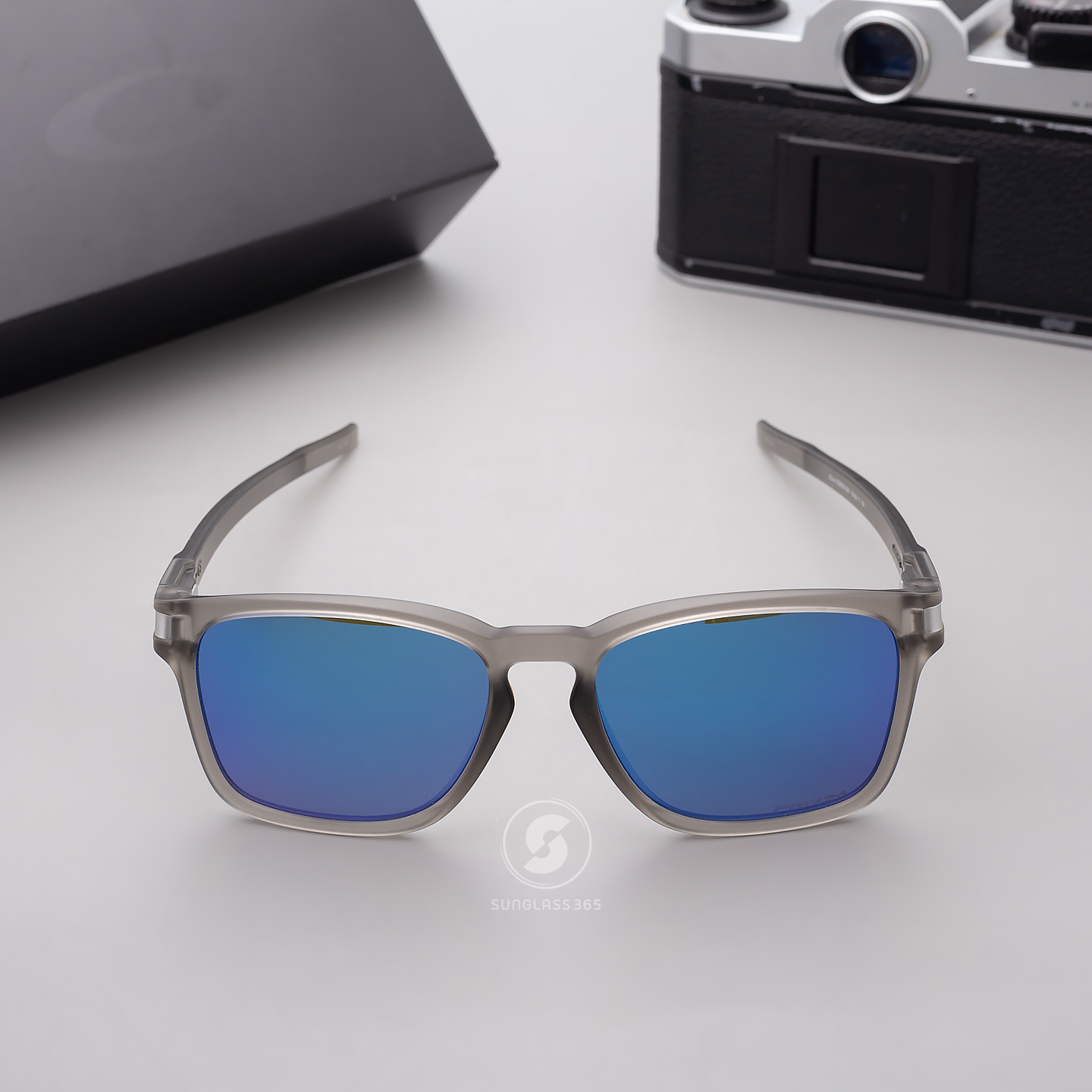 Oakley OO9358-12 MATTE GREY INK Prizm Sapphire