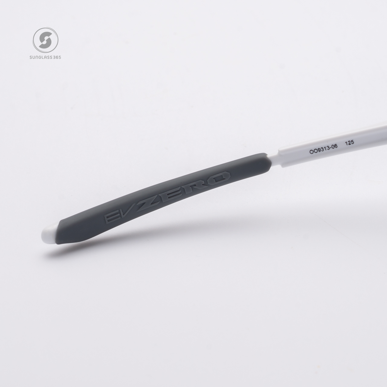 Oakley OO9313-06 EVZERO PATH Matte White Photochromic