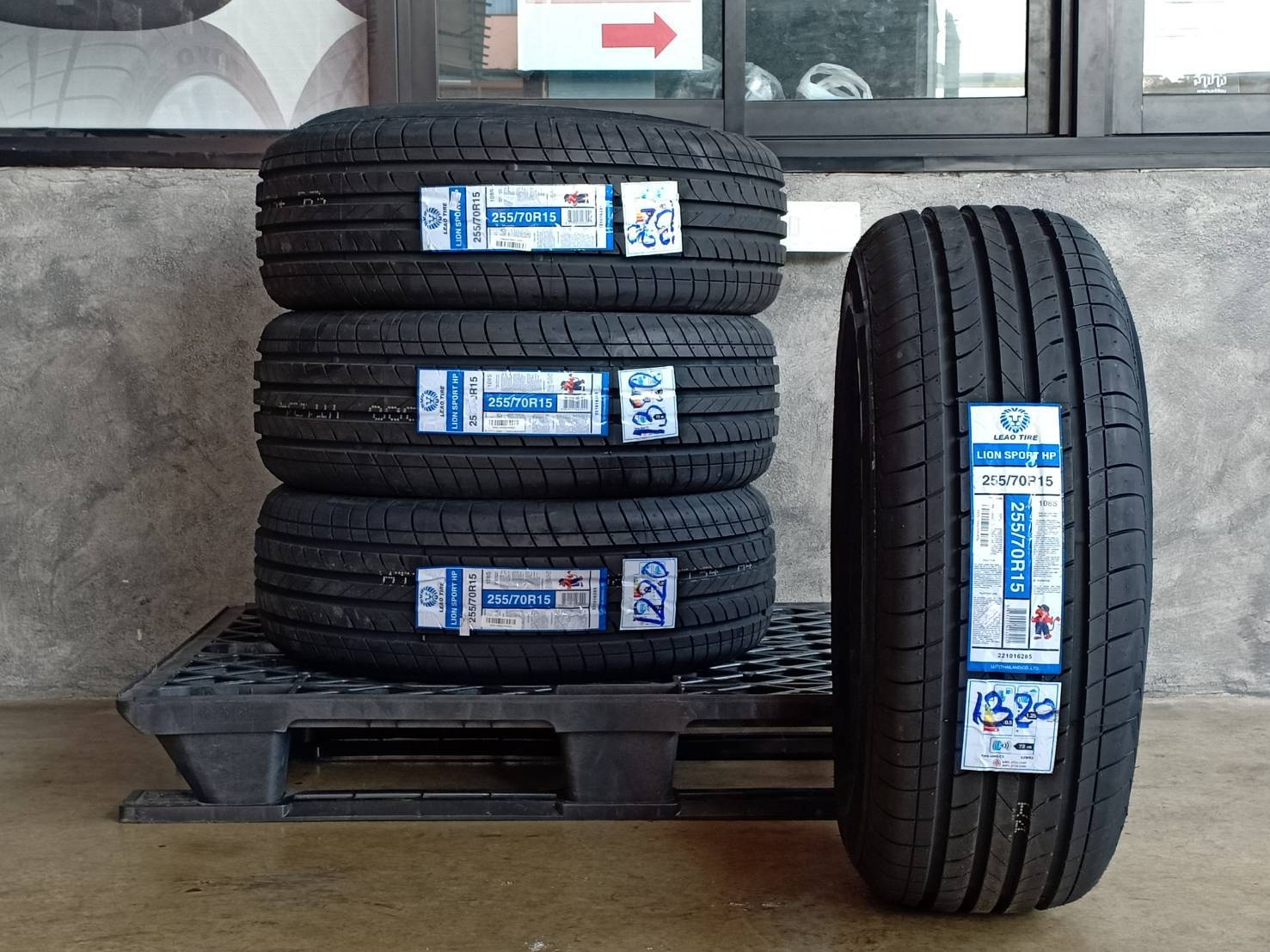 LEAO TIRE 255/70R15 LION SPORT HP 108S MADE IN THAILAND
