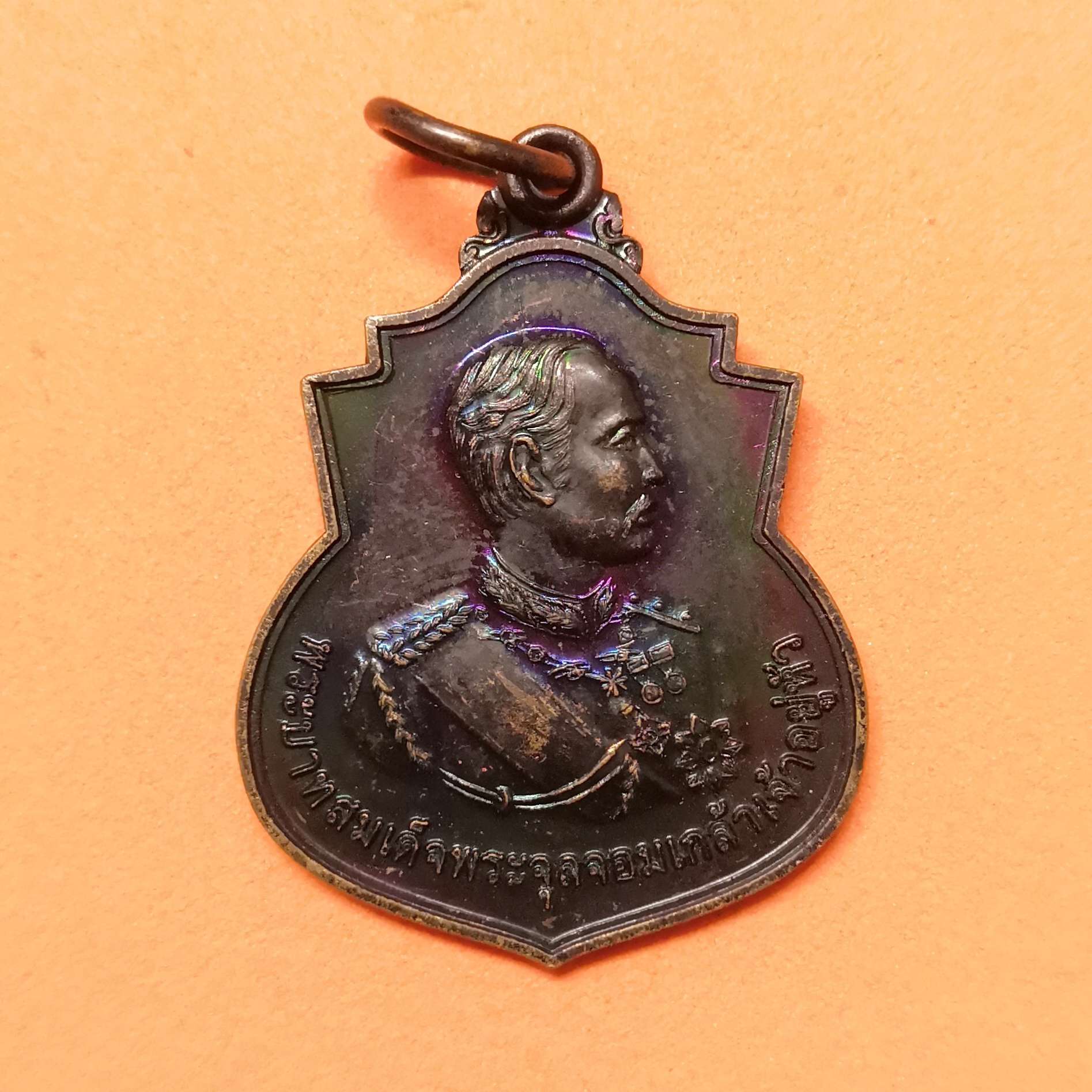 เหรียญ รัชกาลที่ 5 พระบาทสมเด็จพระจุลจอมเกล้าเจ้าอยู่หัว ที่ระลึก 118 ปี เสด็จเปิดประตูจุฬาลงกรณ์ กรมชลประทาน พศ 2557 เนื้อทองแดง สูง 3.5 เซน