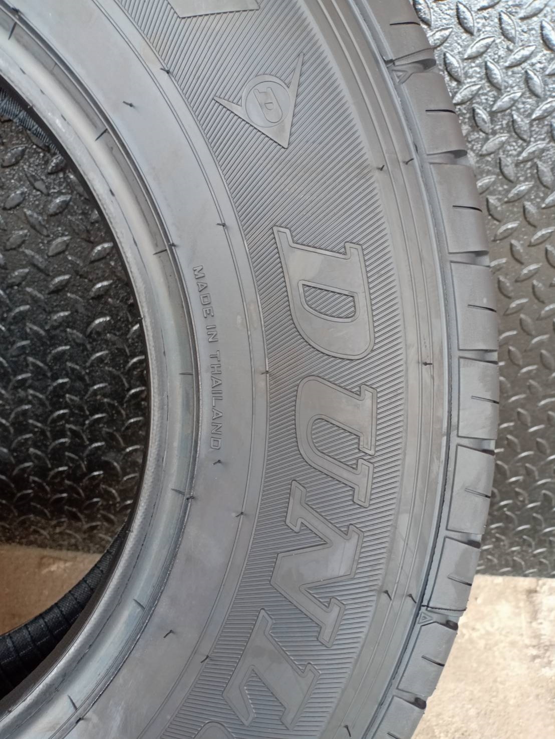 DUNLOP 195R14 VANTREK V1 ราคาส่ง