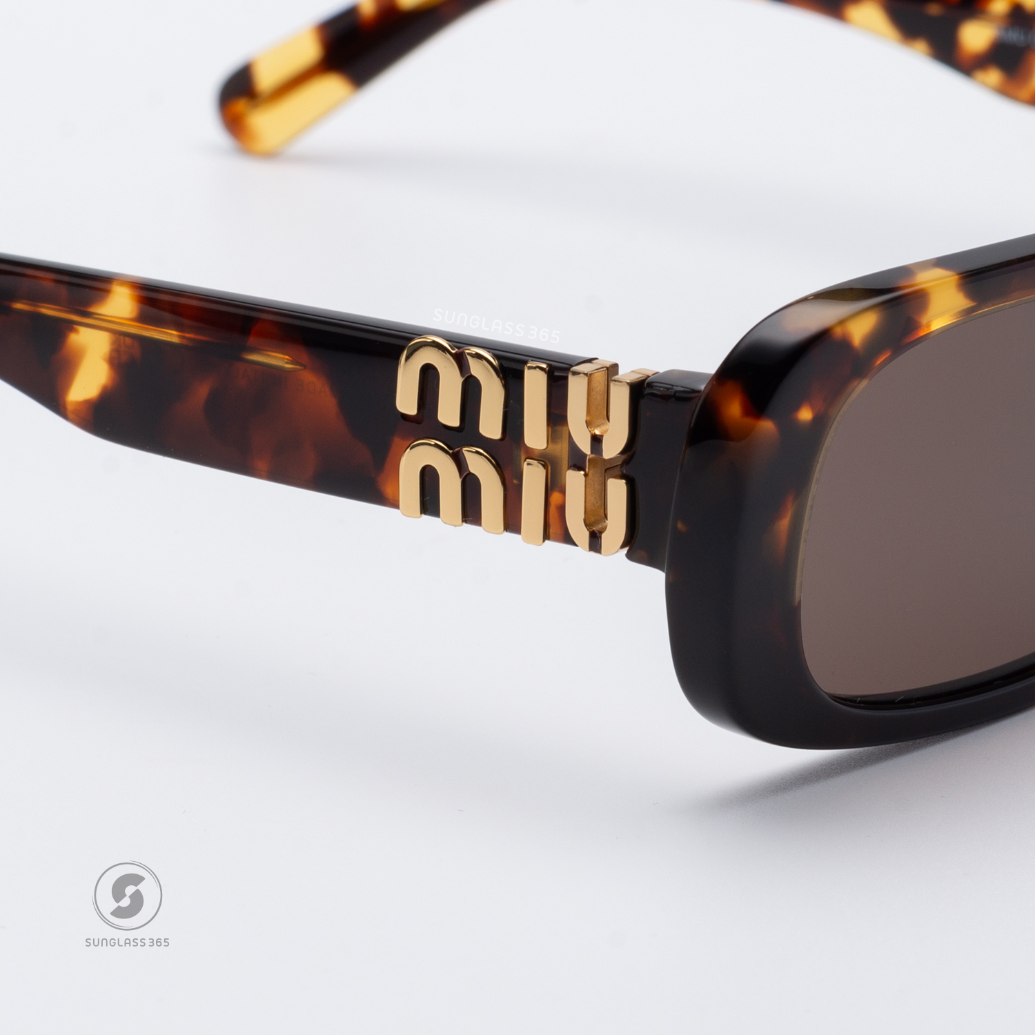 แว่นกันแดด Miu Miu MU08ZS VAU06B