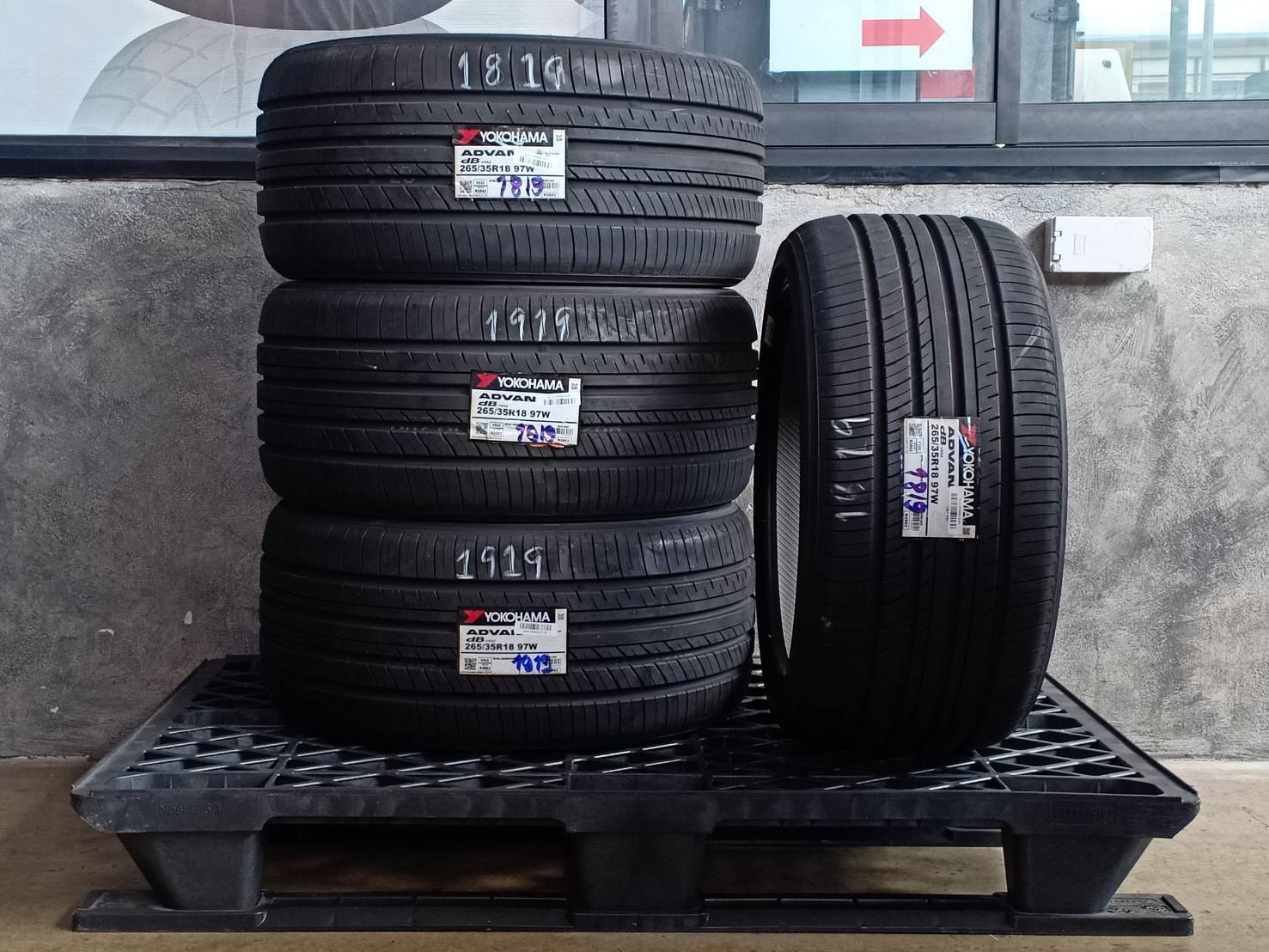 YOKOHAMA 265/35R18 ADVAN dB V552 97W MADE IN JAPAN