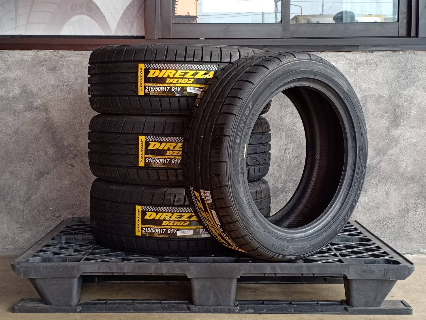 DUNLOP 215/50R17 DIREZZA DZ102 91V MADE IN THAILAND