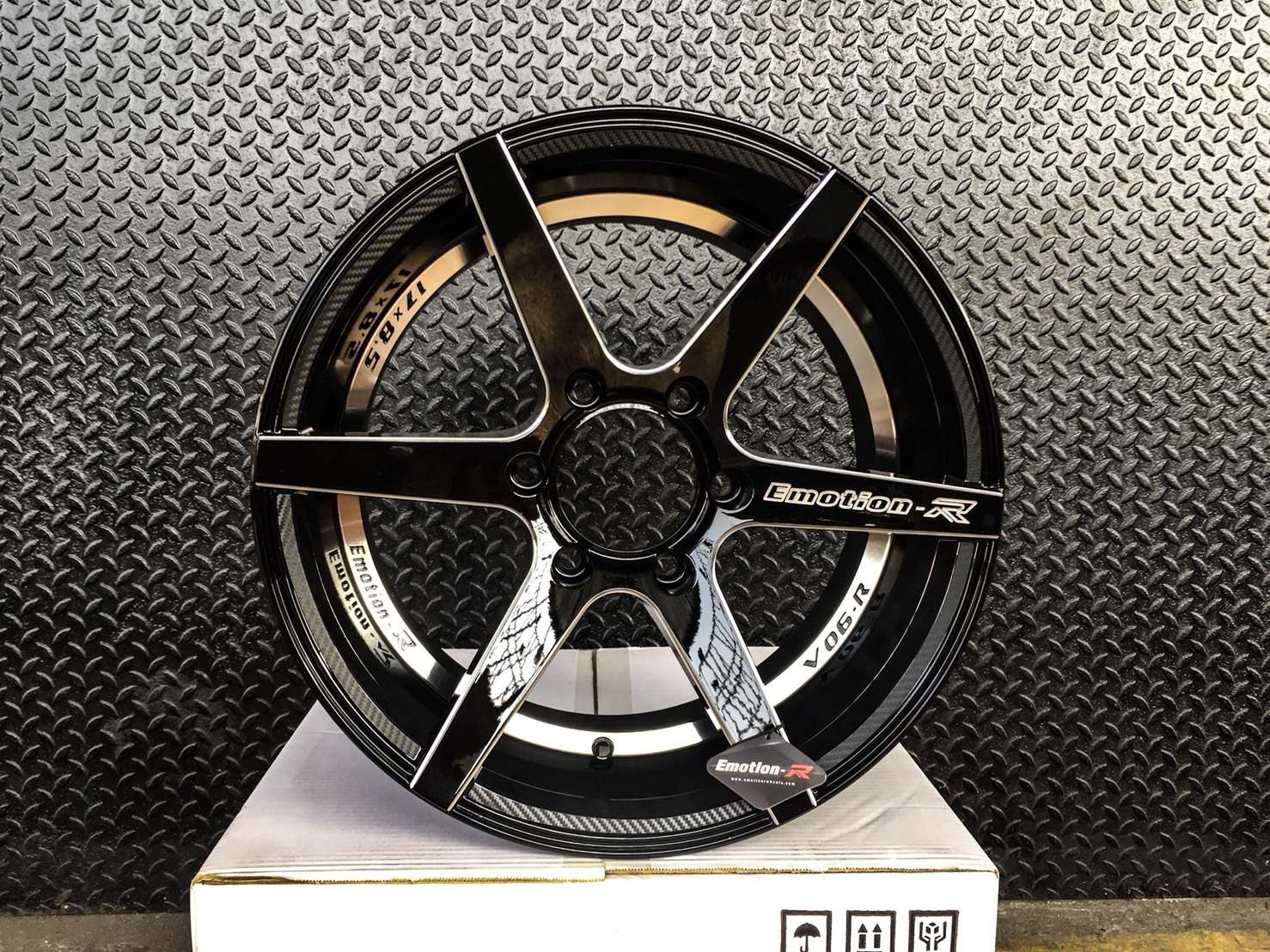 ล้อแม็กซ์ EMOTION-R V06 ขอบ17นิ้ว วงละ 3,500.-