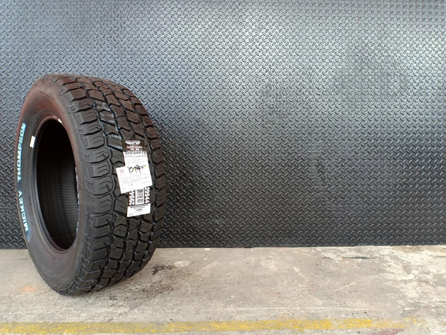 ยางใหม่ MICKEY THOMPSON 265/60-18 ราคาส่ง