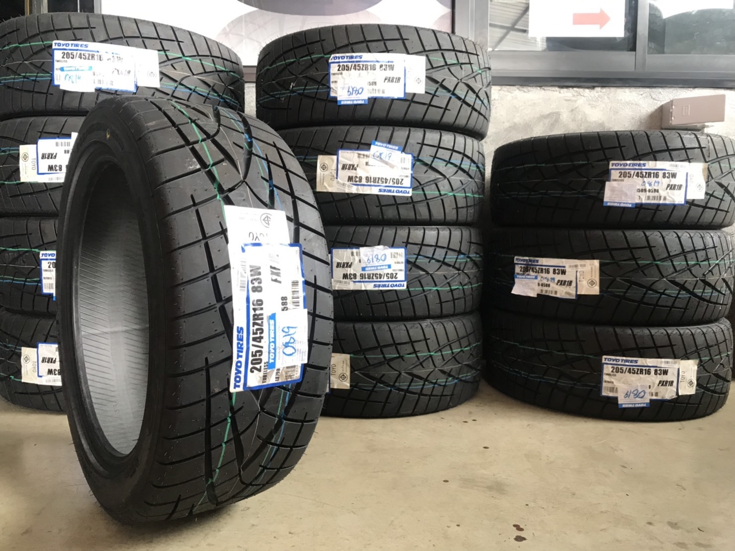 ยางใหม่ TOYO R1R 205/45-16 ราคาถูก