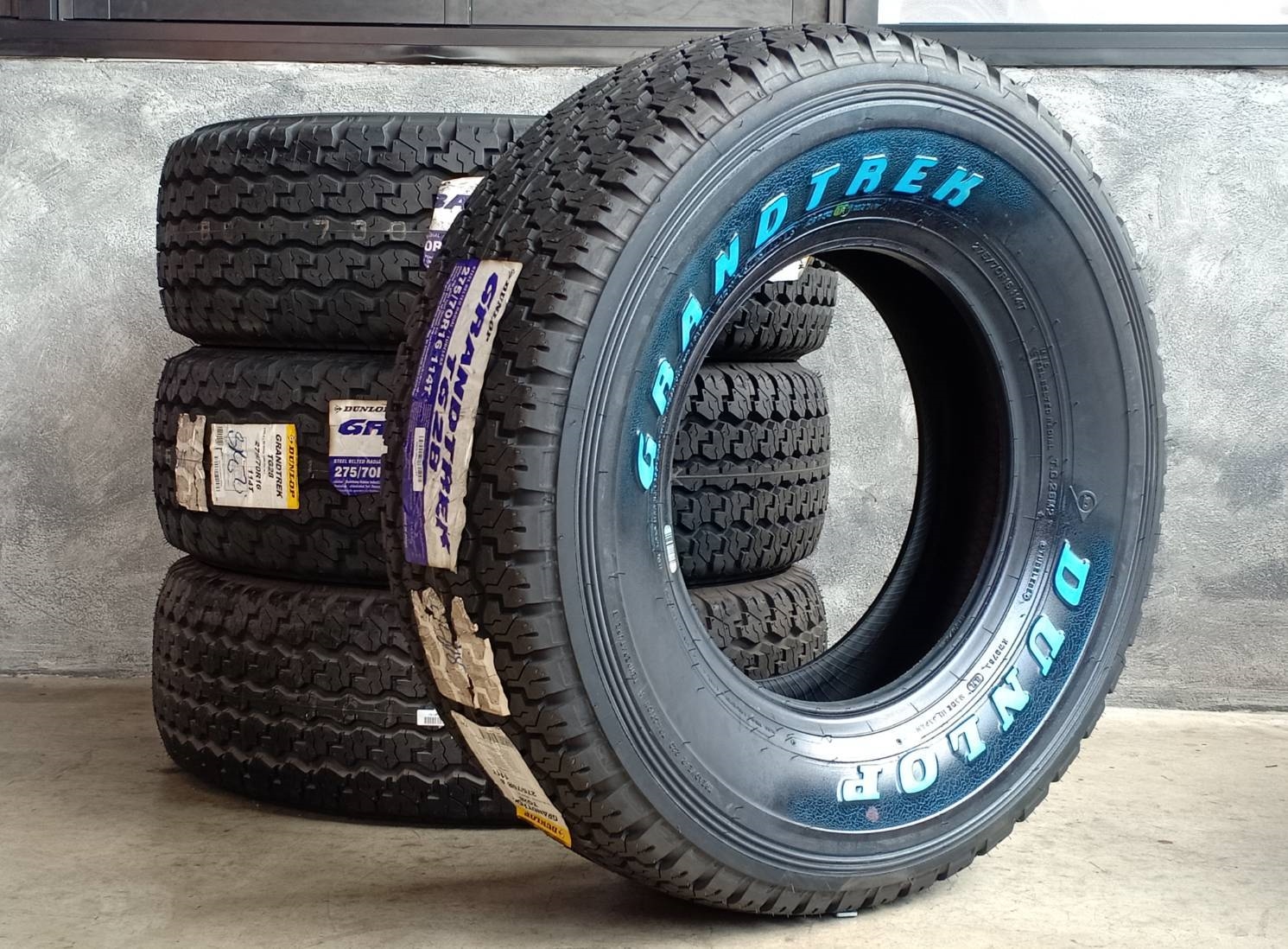 ยางใหม่ DUNLOP TG28 275/70-16 ซื้อ4 แถมฟรี1