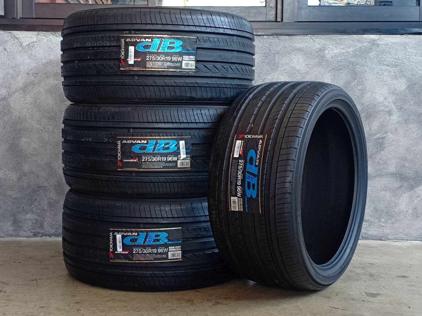 ยางใหม่ YOKOHAMA V551 275/30-19 เส้น 4900 ปกติ 11000