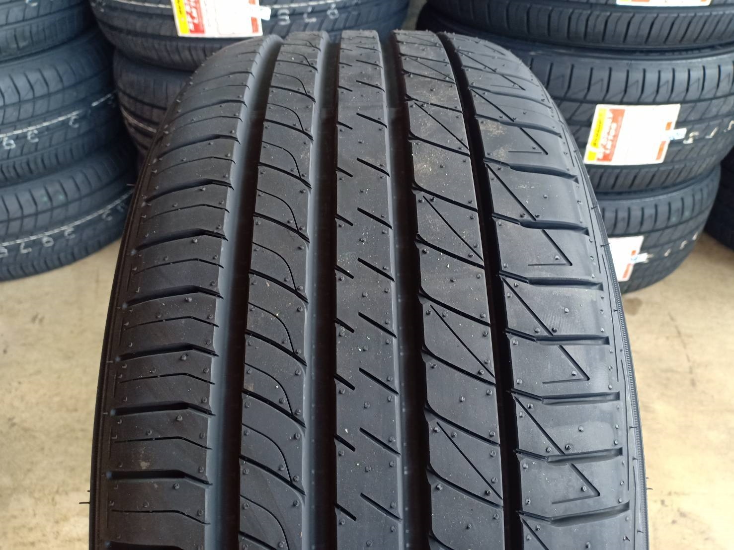 DUNLOP LM705 225/45-17 ปี19 มาใหม่