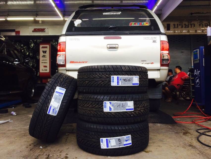 ยางใหม่ SUNNY 265/40-22 ราคาพิเศษ ส่งท้ายปี เส้น 4000 บาท ปี17 ปกติ 6500