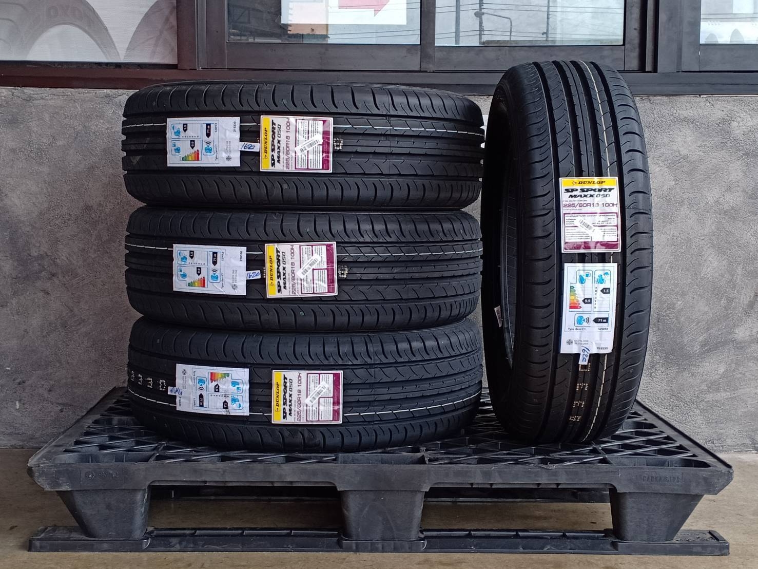 DUNLOP SP SPORT MAXX050 225/60R18 ปี20