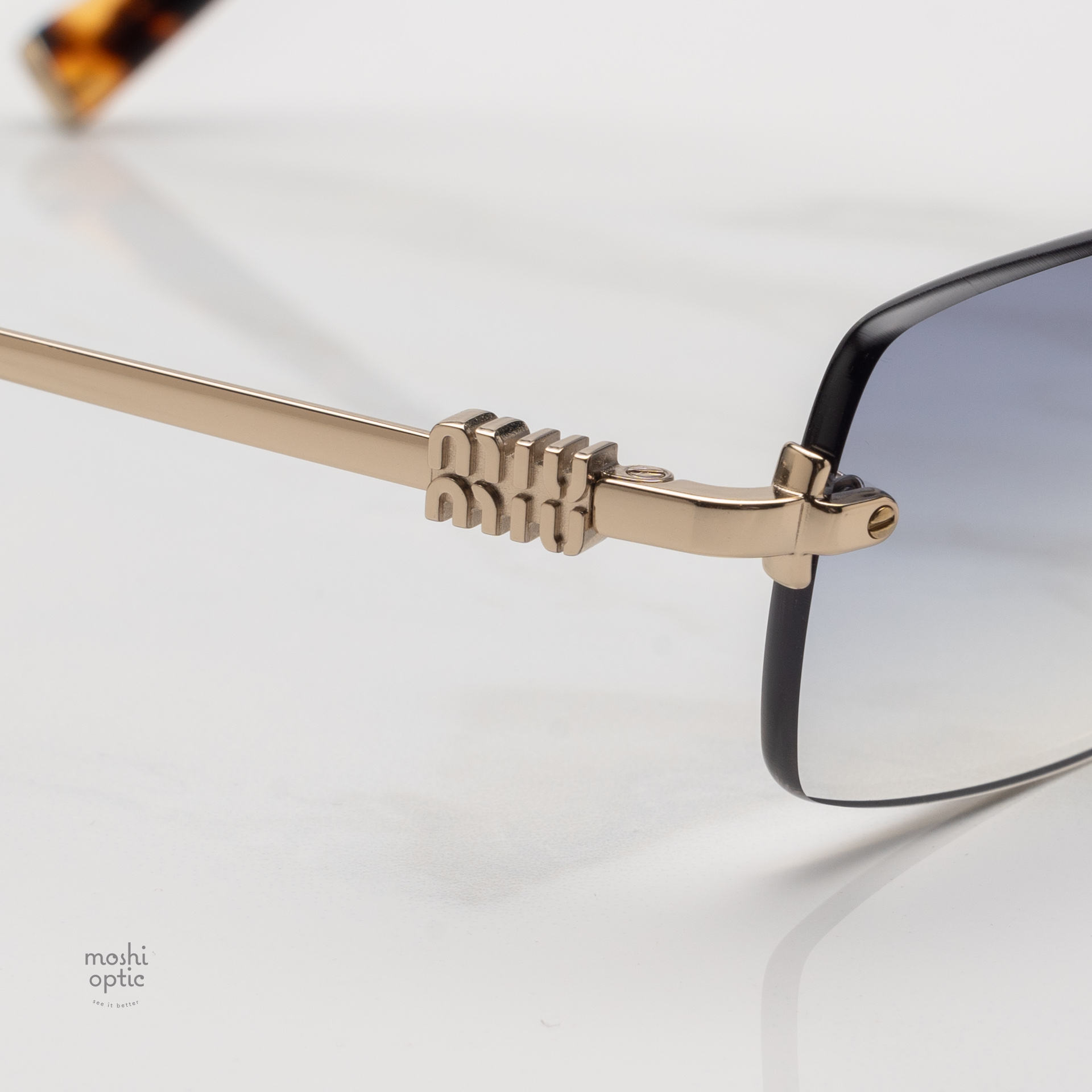 แว่นกันแดด Miu Miu MUB50S ZVN80O