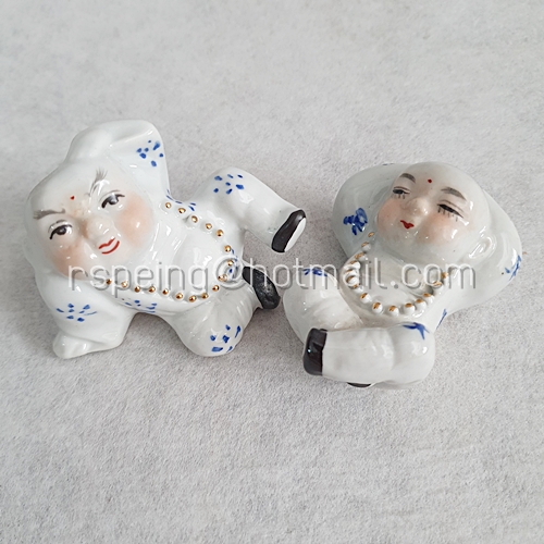 นักบวชจีนเซรามิก ในอิริยาบถผ่อนคลาย (ขายคู่)