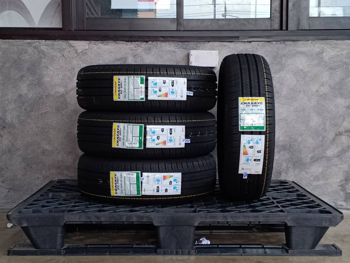 DUNLOP 185/60R15 ENASAVE EC 300+ 84H MADE IN THAILAND