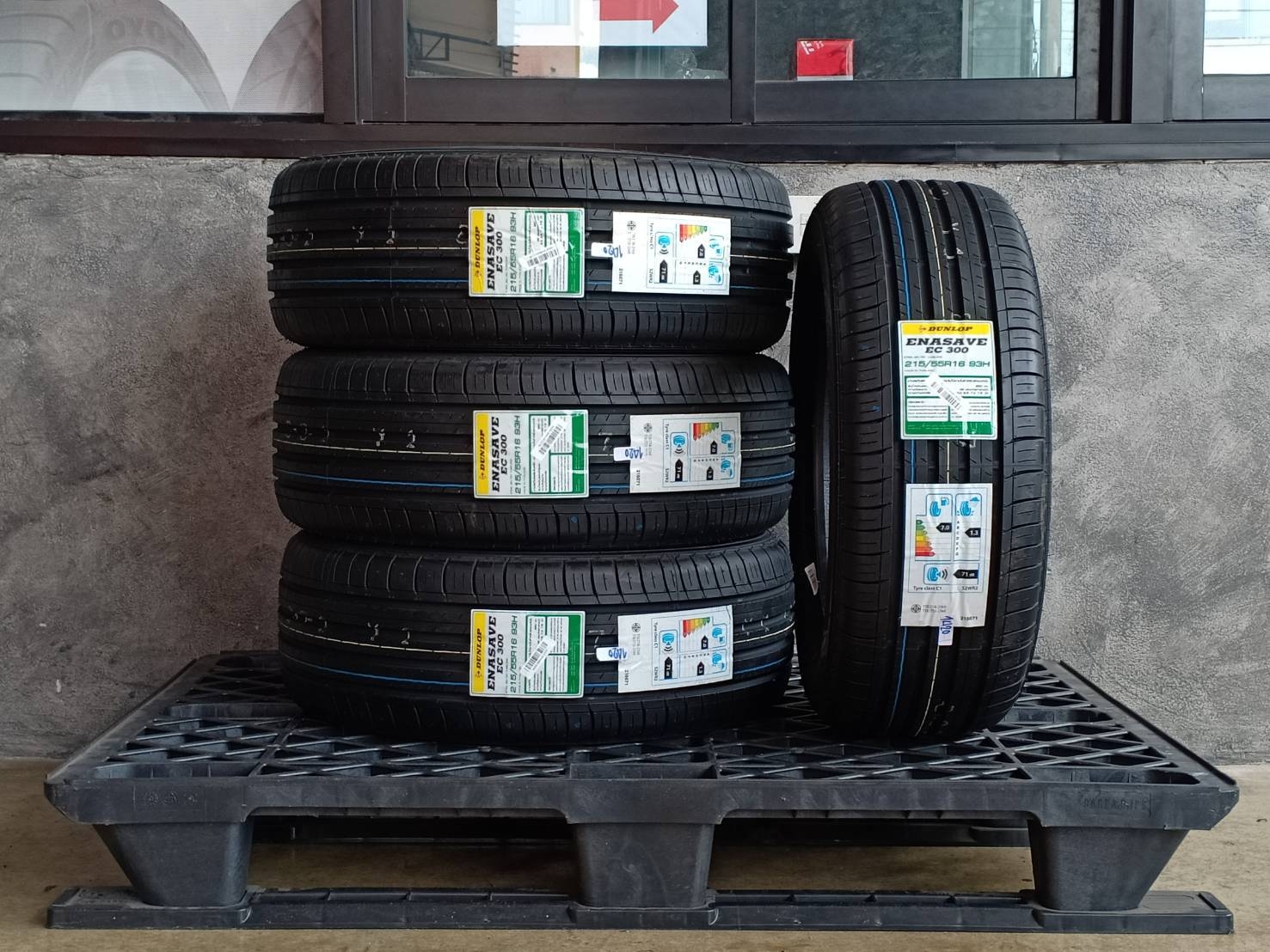 DUNLOP ENASAVE EC300 215/55R16 ปี20