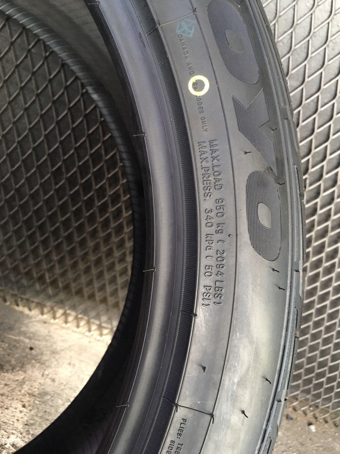 ยางใหม่ปี19 TOYO ST3 265-40-22 ราคาถูก