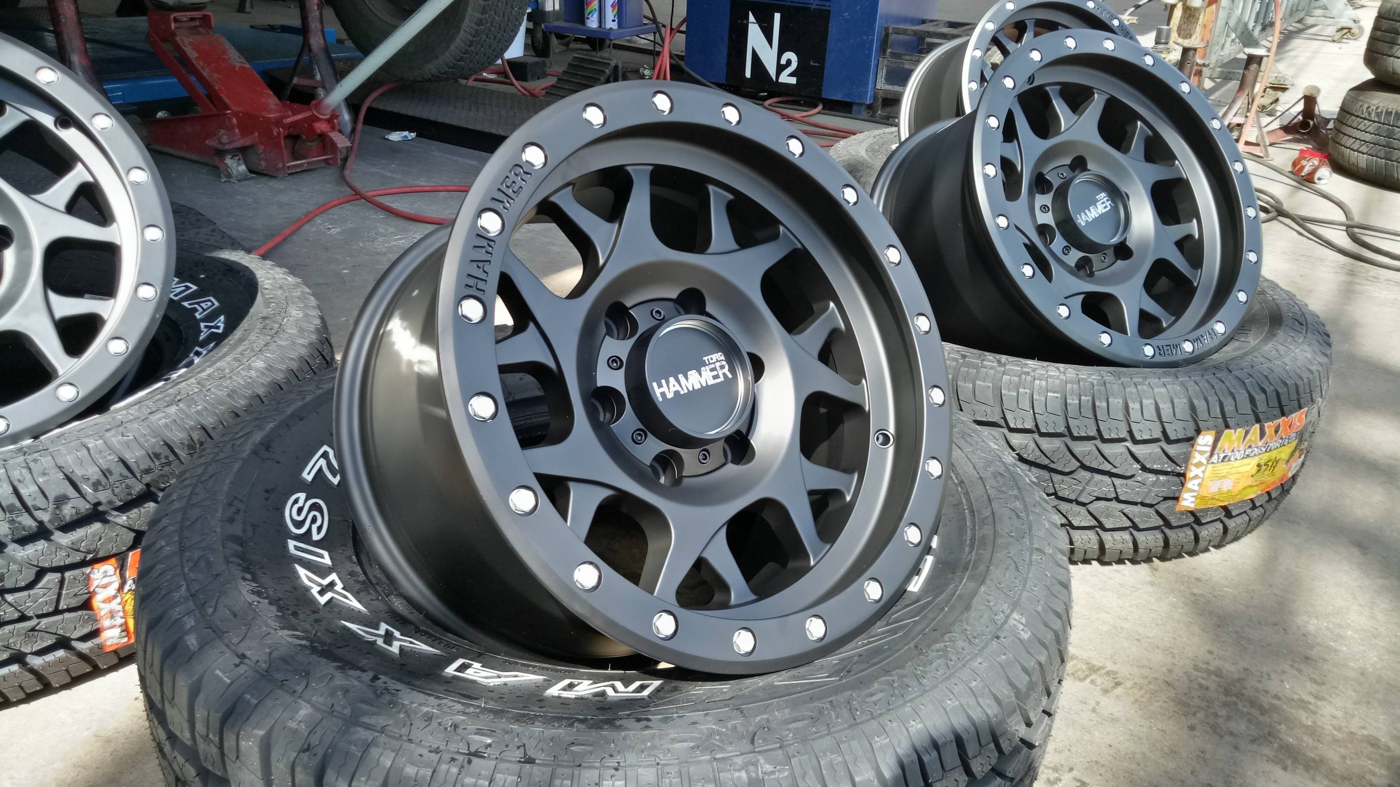 HAMMER HM3 ขอบ16 ยาง MAXXIS AT700 265/70-16 ราคาพิเศษ