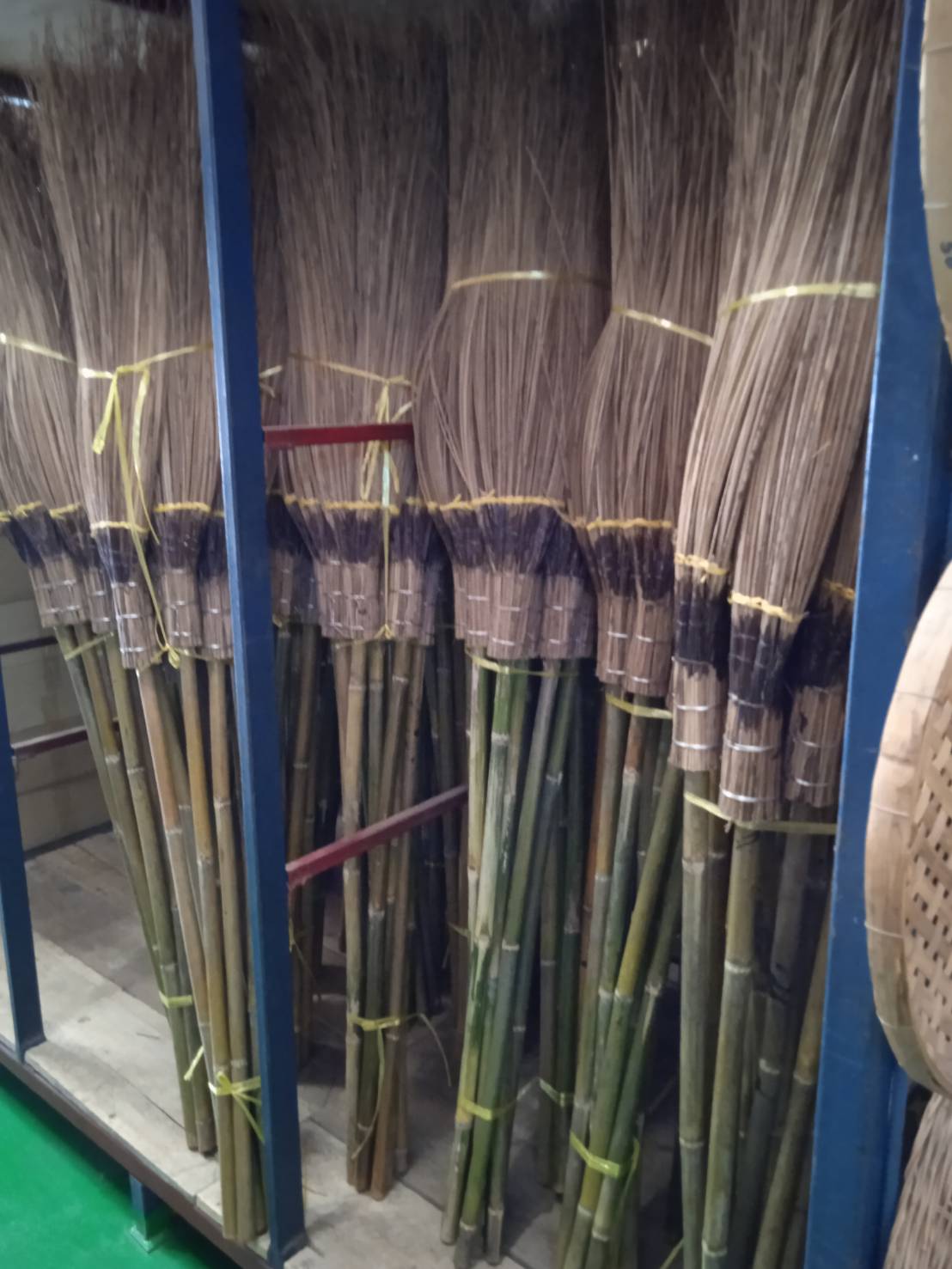 ไม้กวาดทางมะพร้าว