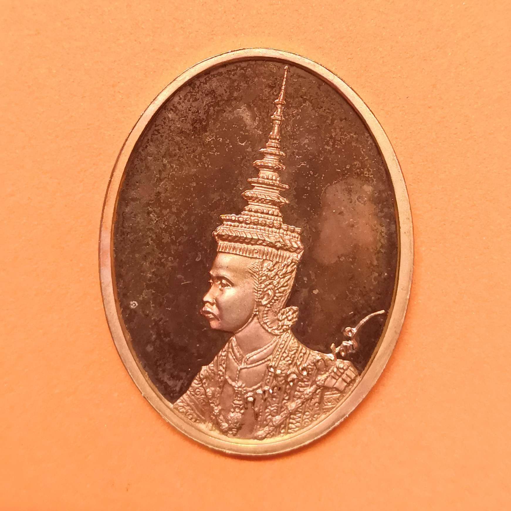 เหรียญ รัชกาลที่ 5 หลัง พระนเรศวรมหาราชทรงช้าง ที่ระลึกสร้างพระบรมราชานุสาวรีย์ ร.5 จังหวัดสุพรรณบุรี พ.ศ.2541 เนื้อทองแดง สูง 3.2 เซน
