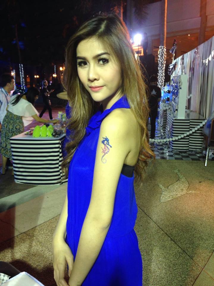 เพ้นท์กากเพชร กลิตเตอร์ glittertattoo เพ้นท์หน้ากากเพชร ปาร์ตี้ SD4
