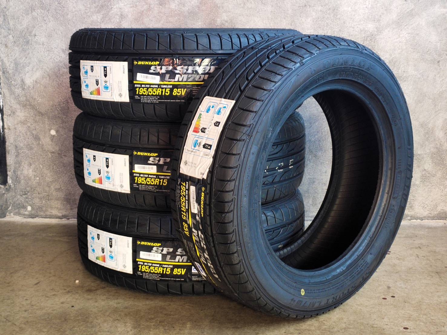 DUNLOP SP SPORT LM704 195/55R15