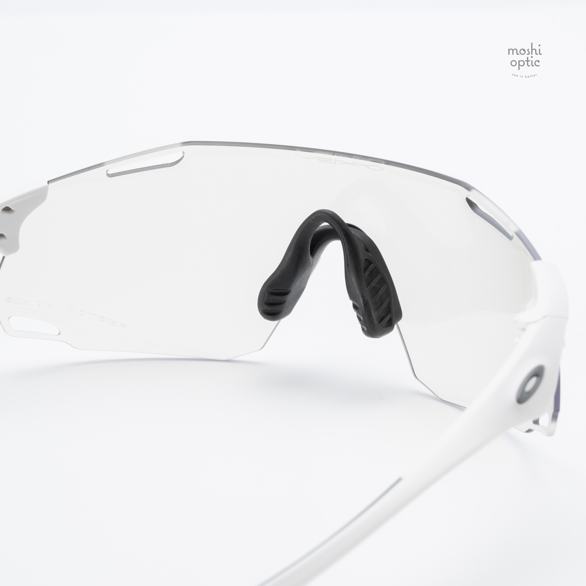 Oakley OO9513D-01 Cybr Dyno Matte White Clear to Black Iridium Photochromic