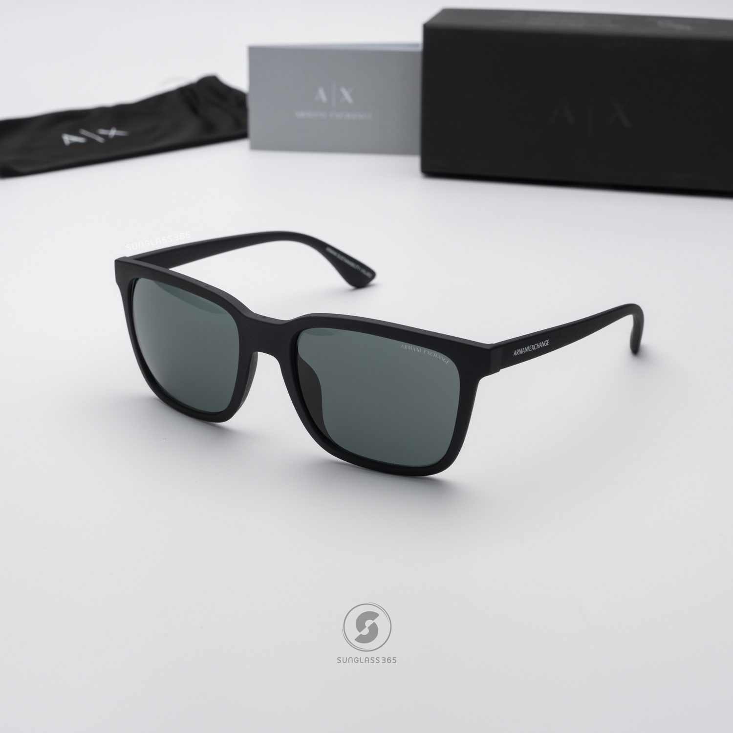 แว่นกันแดด Armani Exchange AX4112SU 807871