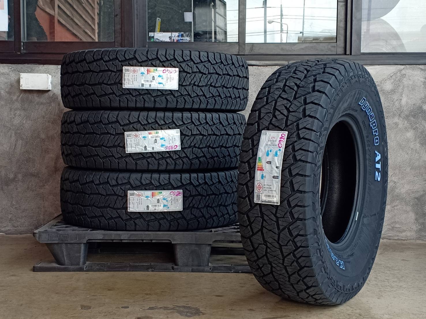 HANKOOK 265/75R16 DYNAPRO AT-2 (RF11) 116T (ตัวหนังสือขาว) MADE IN INDONESIA