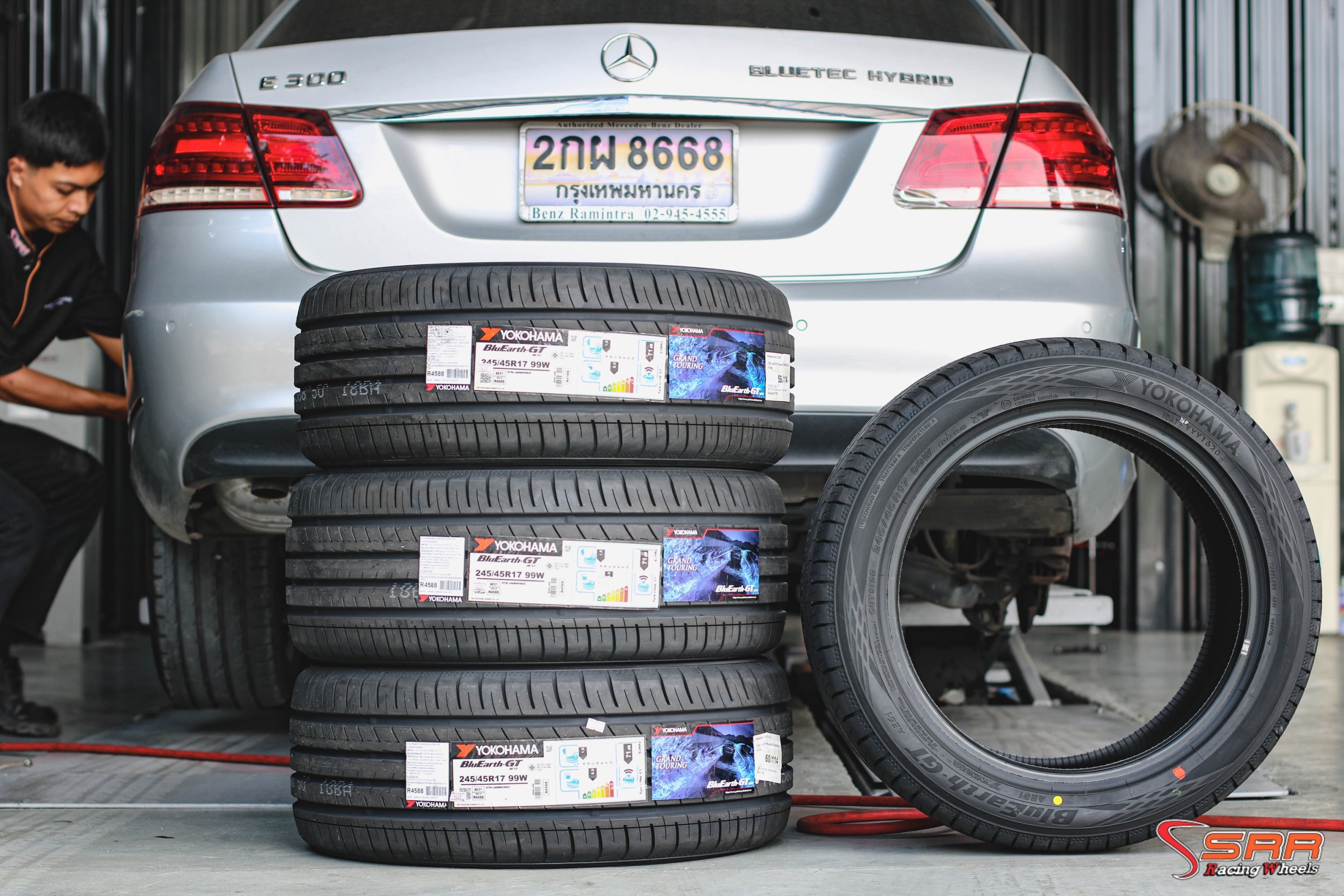 YOKOHAMA AE51 245/45R17 Y20