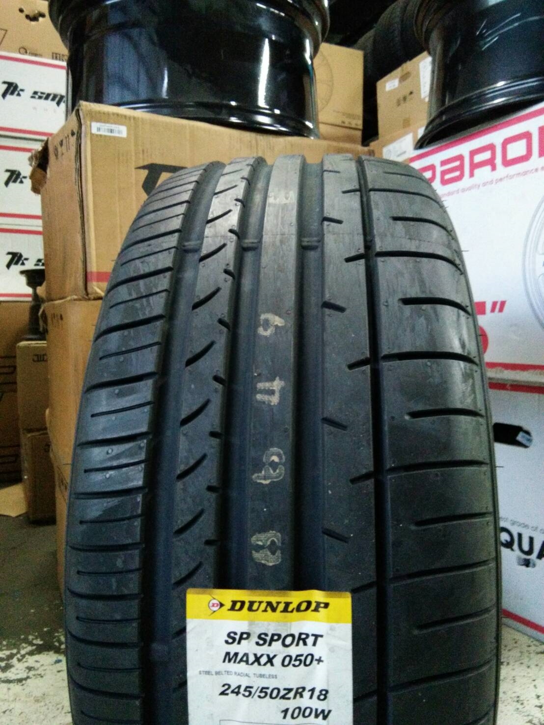 DUNLOP SP SPORT MAXX050+ 245/50R18 ปี17 ขาย 7800 ปกติ 12000