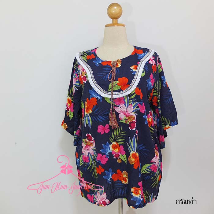 *อก50นิ้ว*เสื้อคนอ้วนแขน3ส่วนผ้าสปันสีกรมท่าลายดอกไม้ผูกโบว์แต่งภู่ช่วงคอ สวยน่ารักมากๆค่ะ
