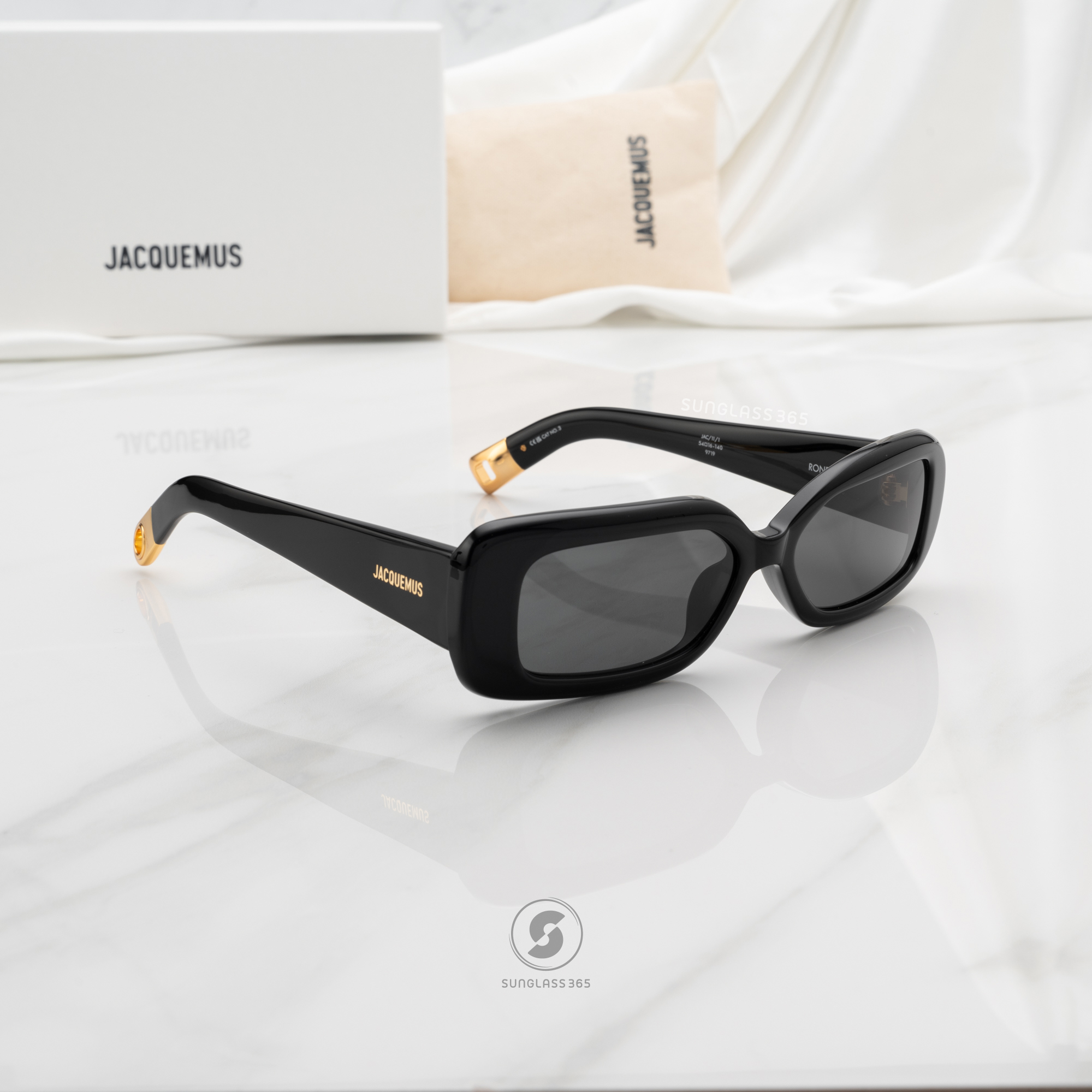 แว่นกันแดด JACQUEMUS ROUND CARRE JAC11 C1