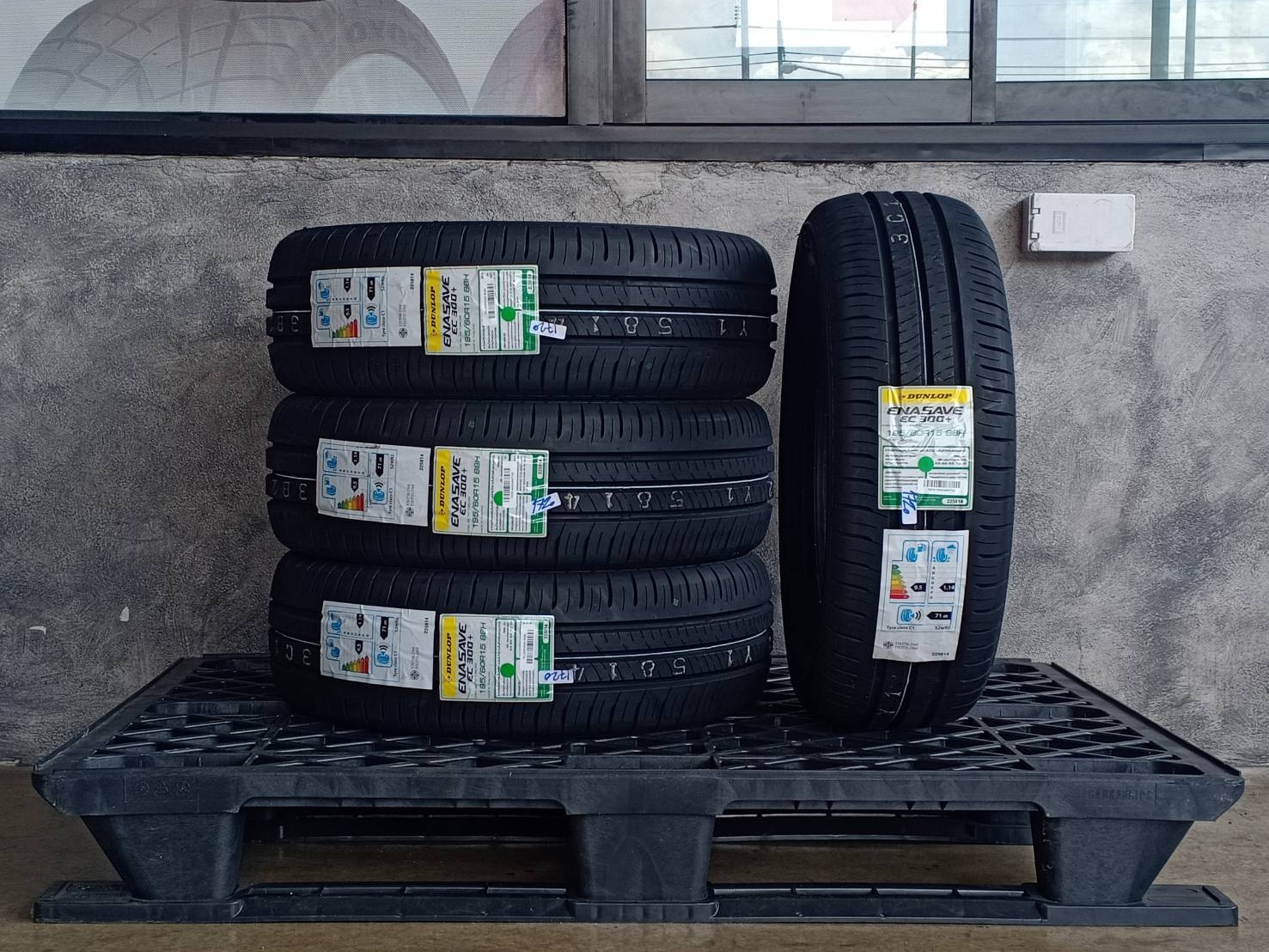 DUNLOP 195/60R15 ENASAVE EC 300+ 88H MADE IN THAILAND