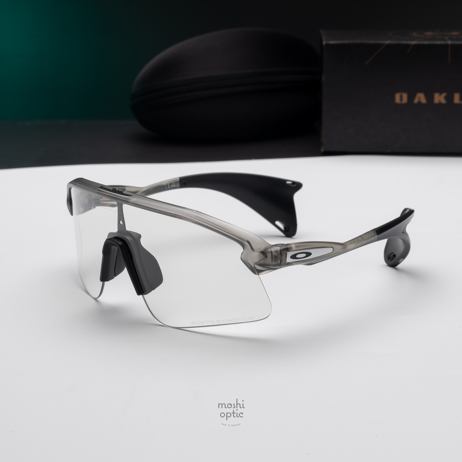 OAKLEY STUNT DEVIL OO9517-08 Grey Ink Clear to Black Iridium Photochromic