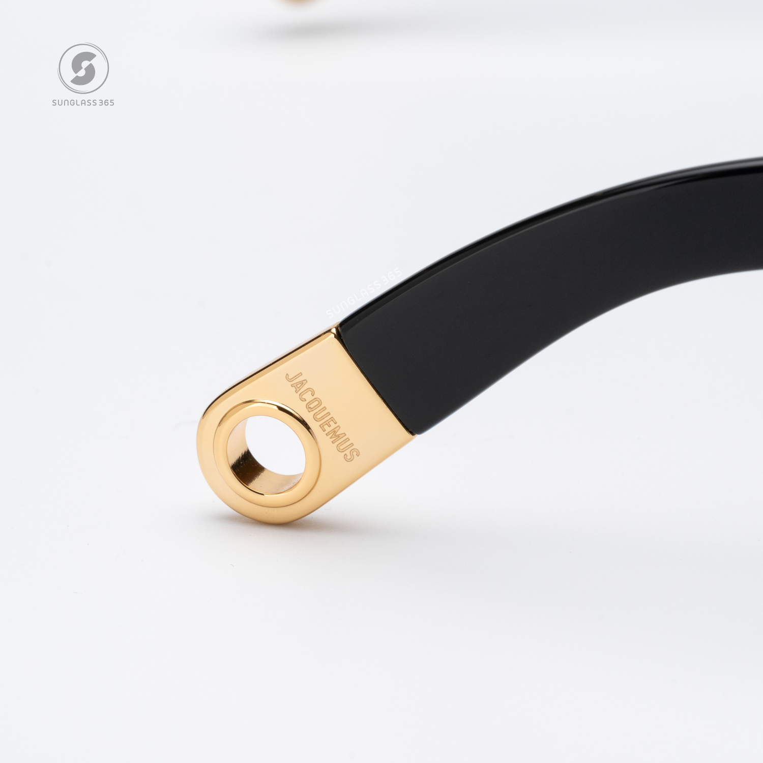 แว่นกันแดด JACQUEMUS THE GALA JAC5 C1