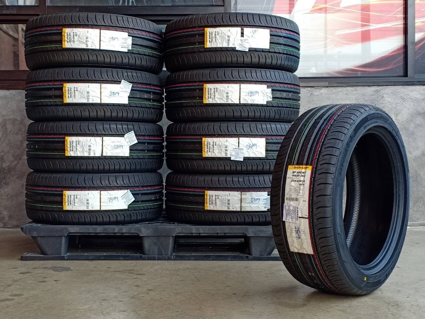 DUNLOP SP SPORT MAXX050 235/45R18 ปี19
