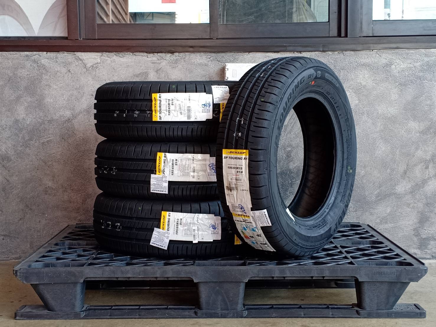 DUNLOP 195/65R15 SP TOURING R1 91H MADE IN INDONESIA