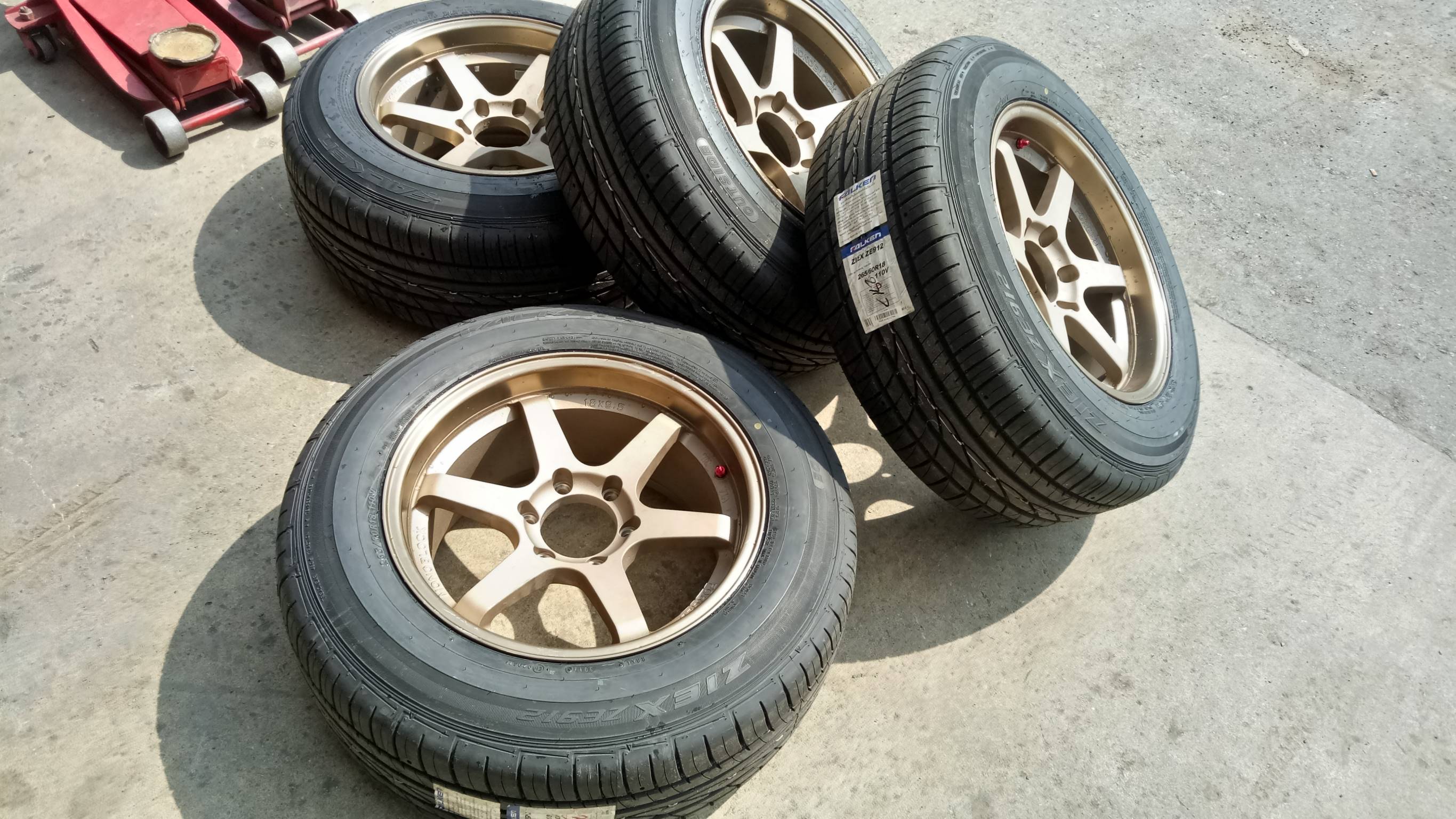 TE37ก้านตรงขอบ18ยาง FALKEN ยีราฟ ชุด 24900 ปกติ 44000