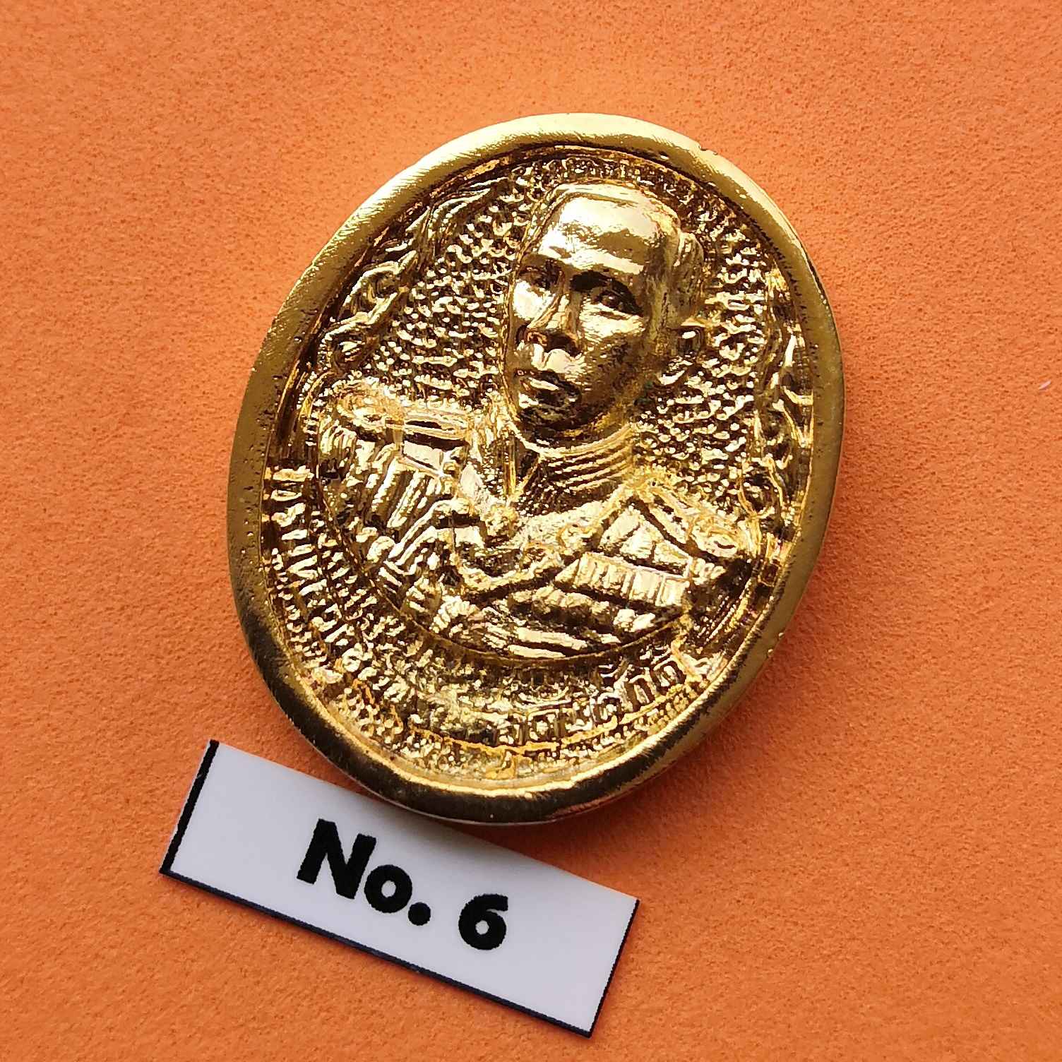 เหรียญหล่อ รัชกาลที่ 5 หลัง กรมหลวงชุมพร ที่ระลึกครบรอบ 72 ปี พิธีพุทธาภิเษก ณ วัดเขตอุดมศักดิ์ ชุมพร ปี 2538 เนื้อกะไหล่ทอง สูง 3 เซน พร้อมกล่องเดิม