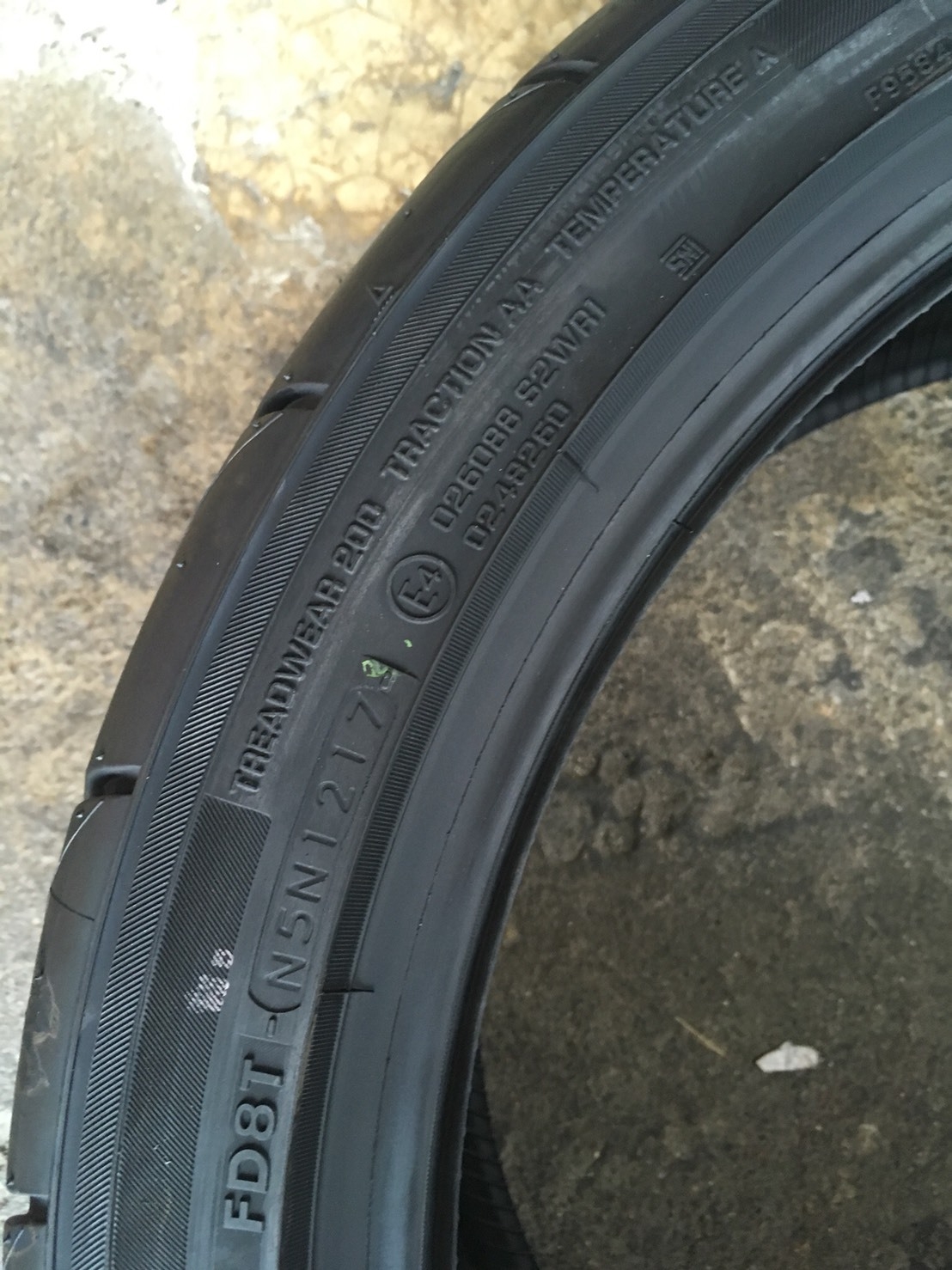 YOKOHAMA AD08R 245-40-19 มีของเลย