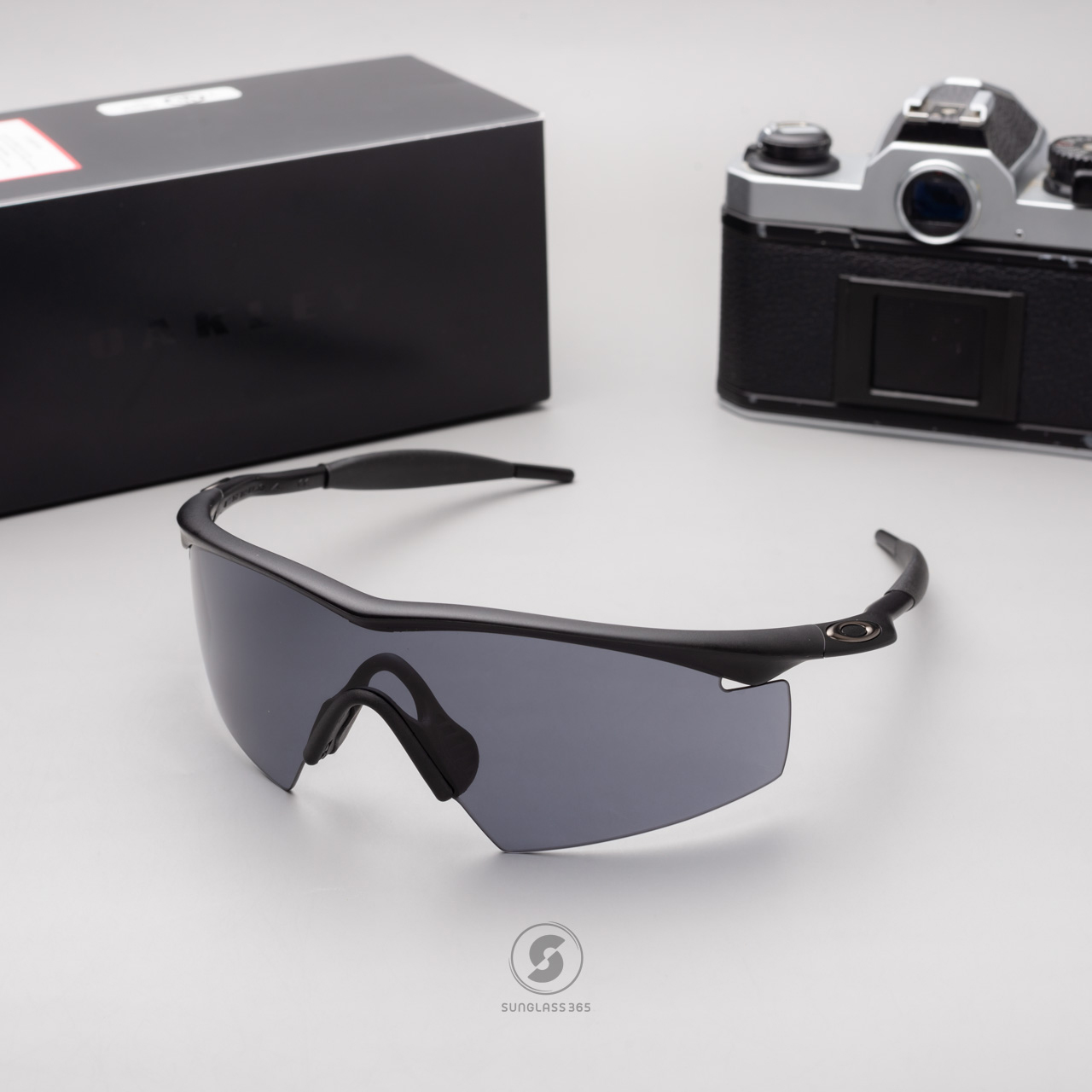 Oakley SI M Strike OO9060 11-162 Black Grey