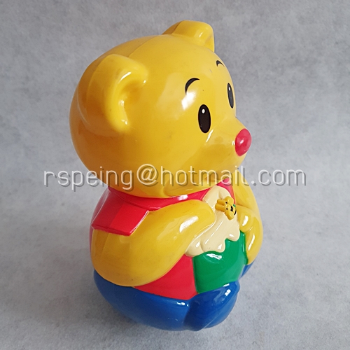 หมีถือโถน้ำผึ้งล้มลุก